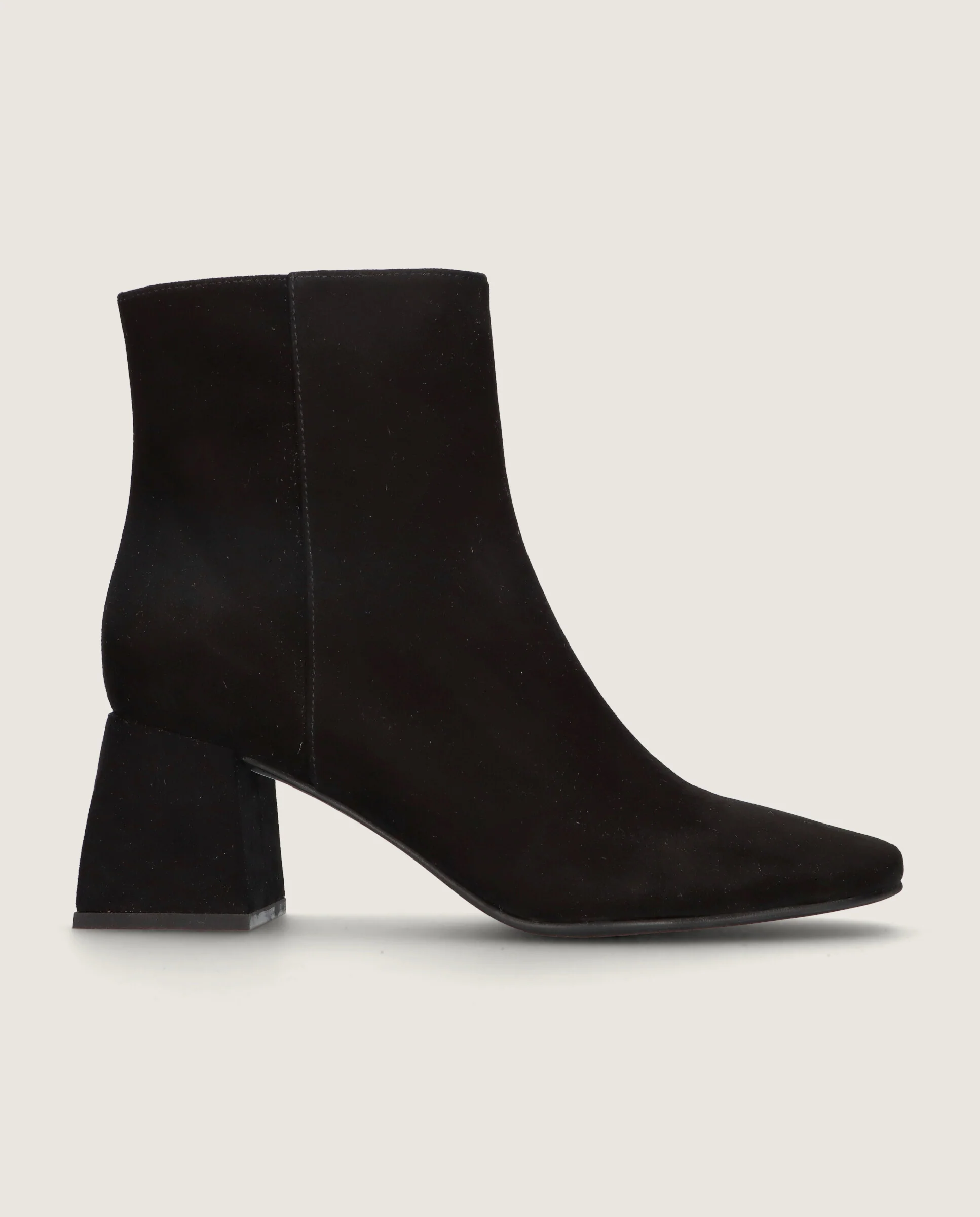 Botines Freja Negros Ante - Image 3