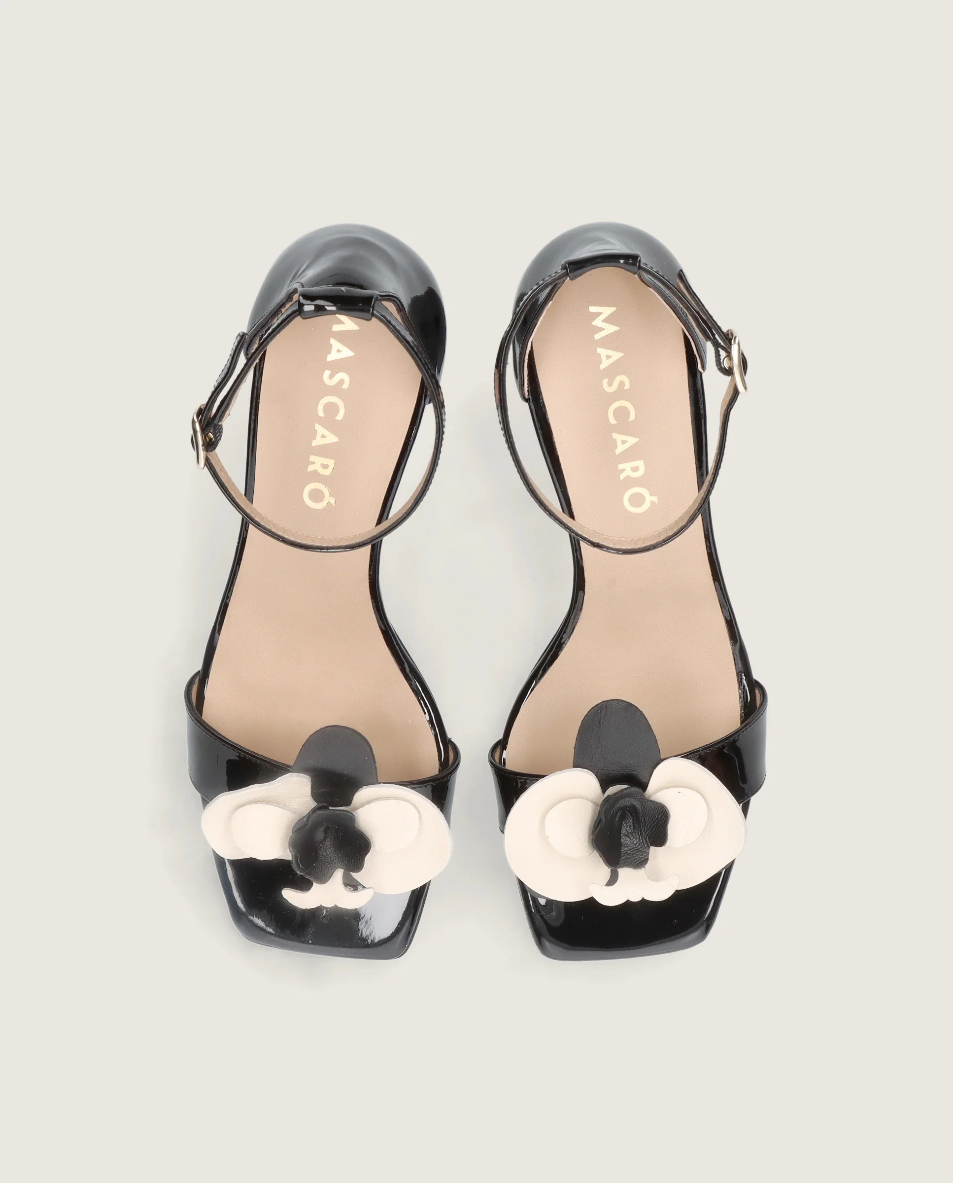 Sandalias Annie Negros Charol - Image 2