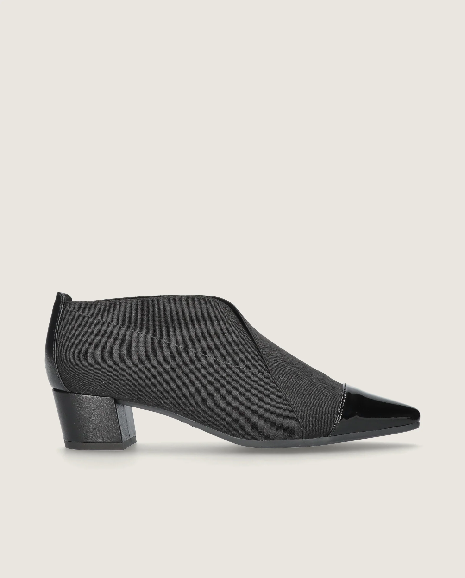 Zapatos Abotinados Greta Negros Charol - Image 3